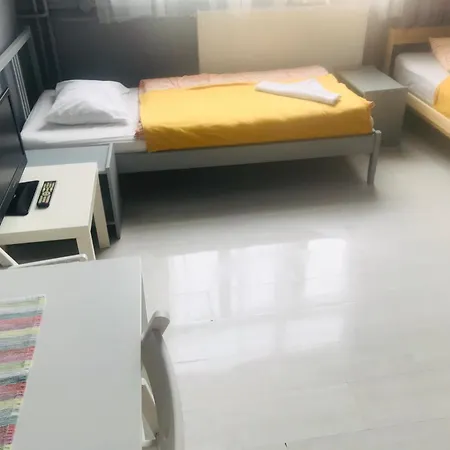 Goscinne Fresco 旅馆 *